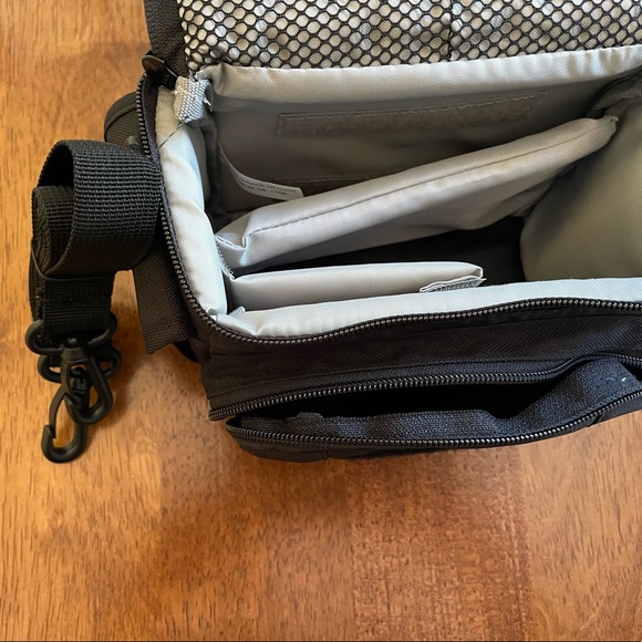 Lowepro Edit 110 Padded Camera Bag - Black (LP36097) BRAND NEW - Picture 6 of 8